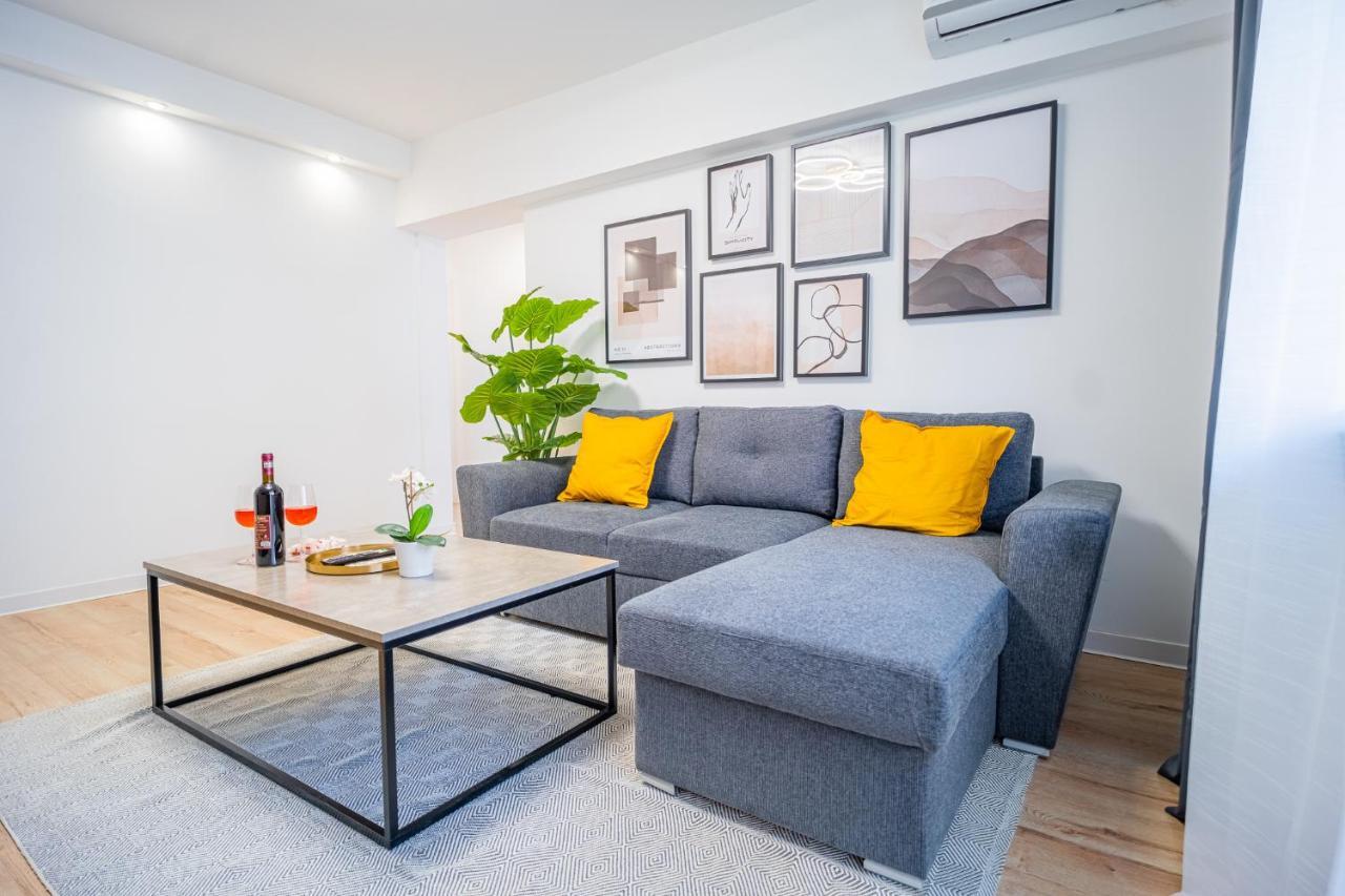 Refreshingly Chic: Newly Renovated 2Br Apartment Бухарест Екстер'єр фото