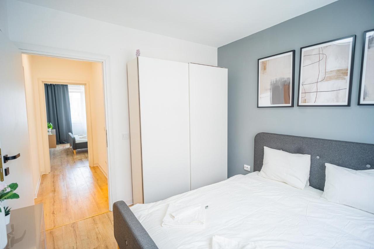Refreshingly Chic: Newly Renovated 2Br Apartment Бухарест Екстер'єр фото