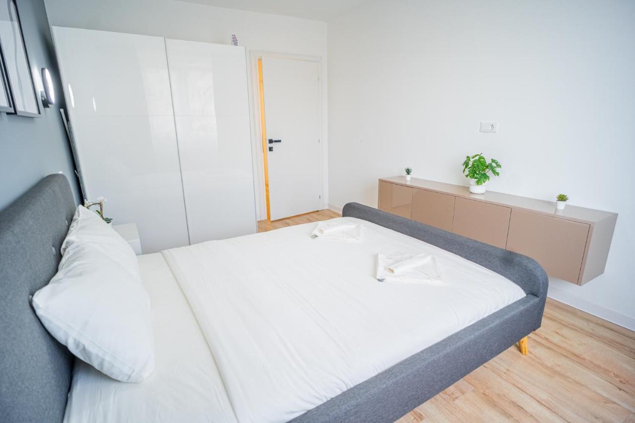 Refreshingly Chic: Newly Renovated 2Br Apartment Бухарест Екстер'єр фото