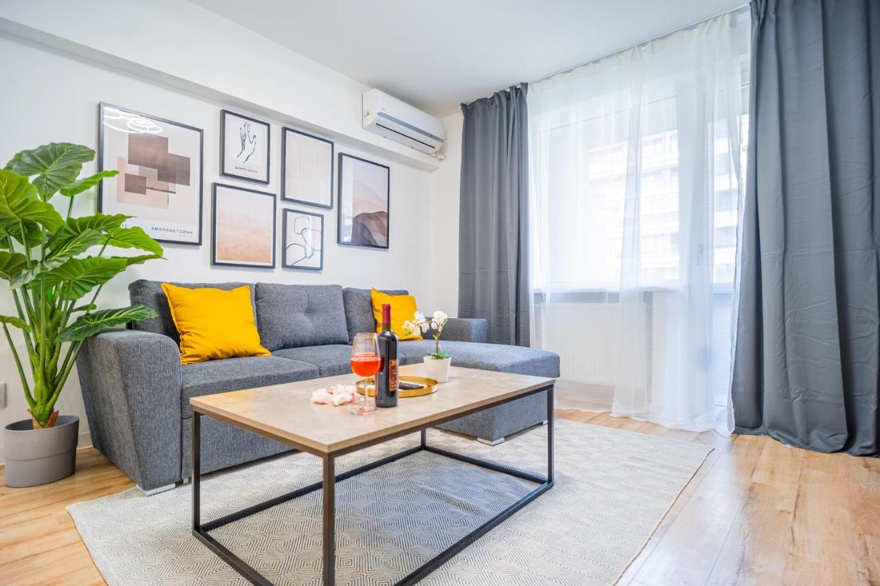 Refreshingly Chic: Newly Renovated 2Br Apartment Бухарест Екстер'єр фото