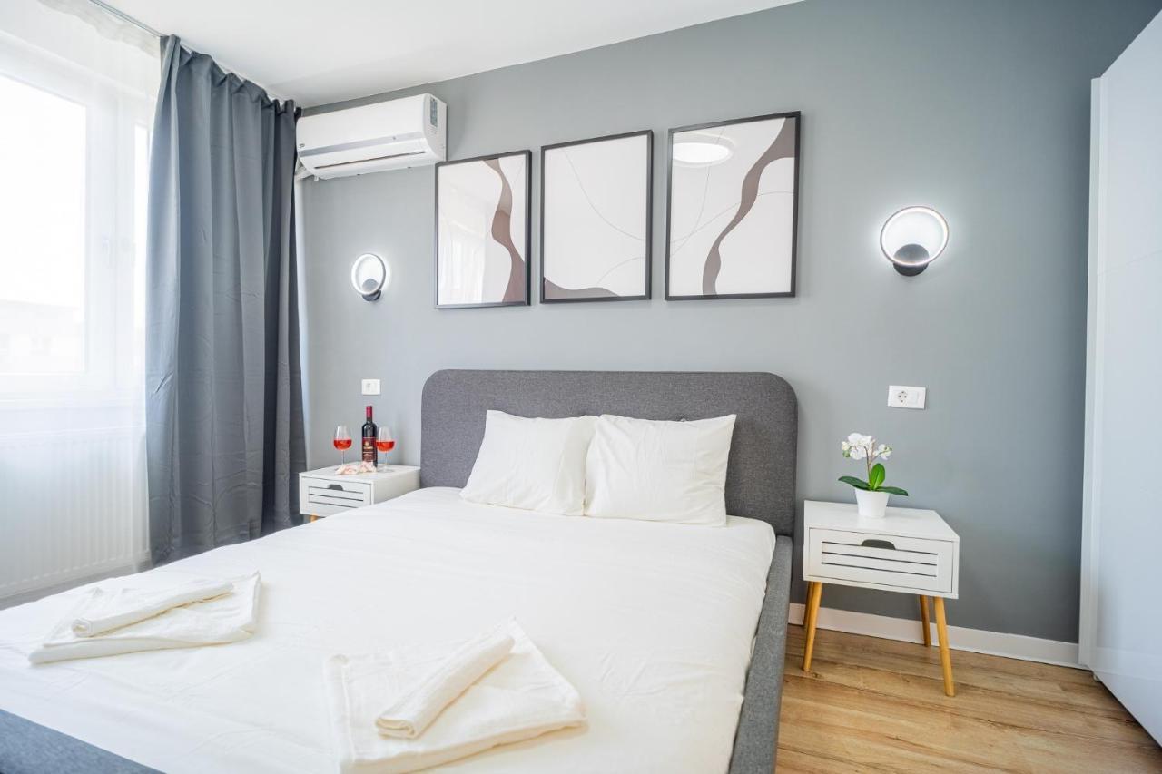 Refreshingly Chic: Newly Renovated 2Br Apartment Бухарест Екстер'єр фото
