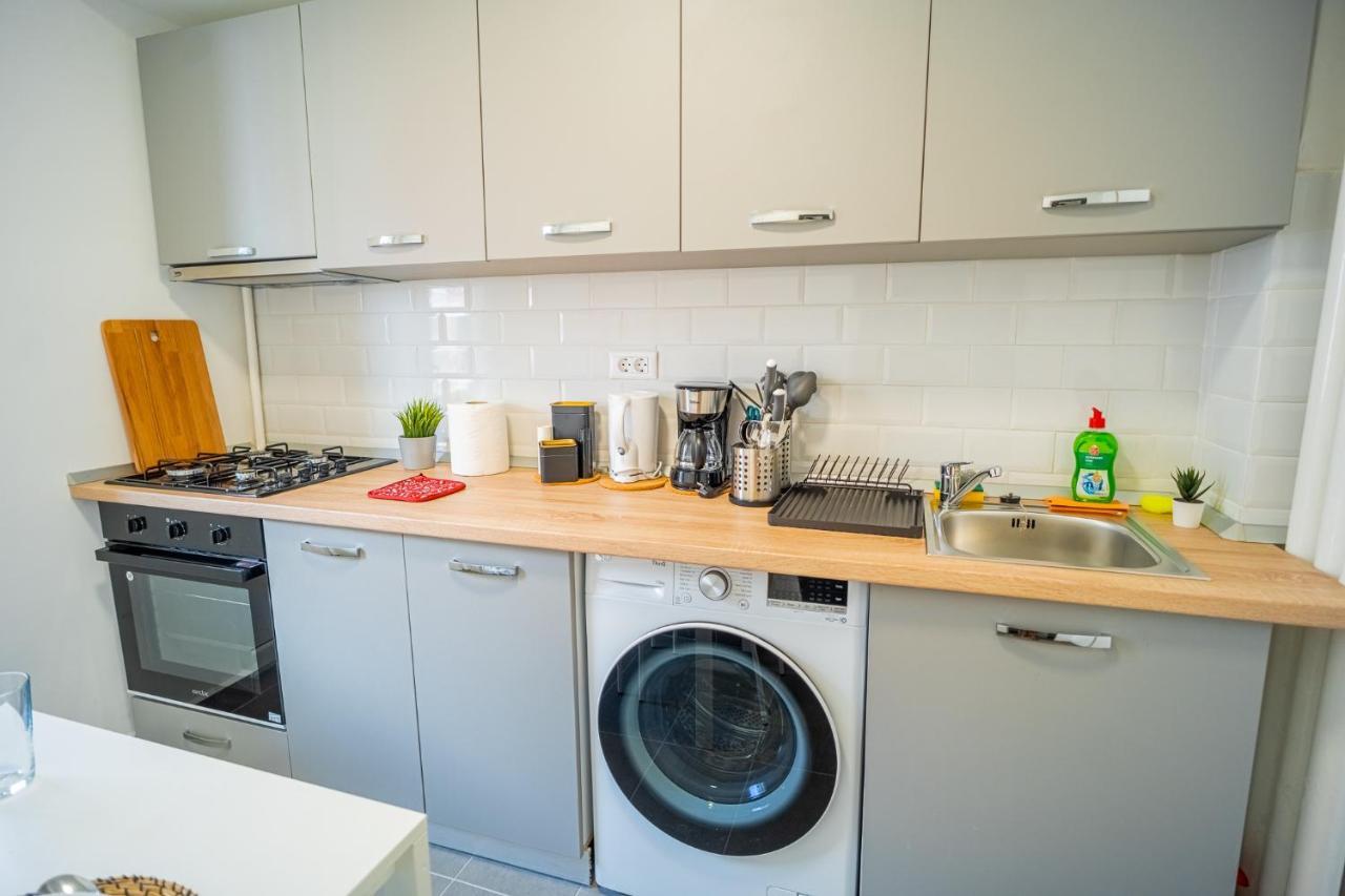 Refreshingly Chic: Newly Renovated 2Br Apartment Бухарест Екстер'єр фото
