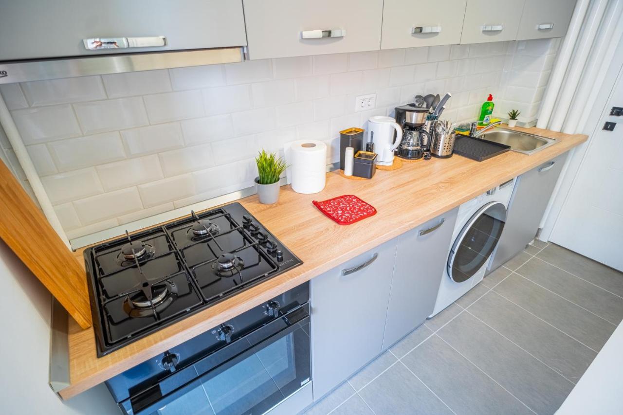 Refreshingly Chic: Newly Renovated 2Br Apartment Бухарест Екстер'єр фото