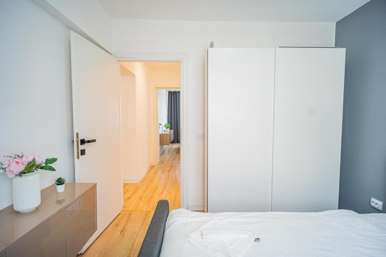 Refreshingly Chic: Newly Renovated 2Br Apartment Бухарест Екстер'єр фото