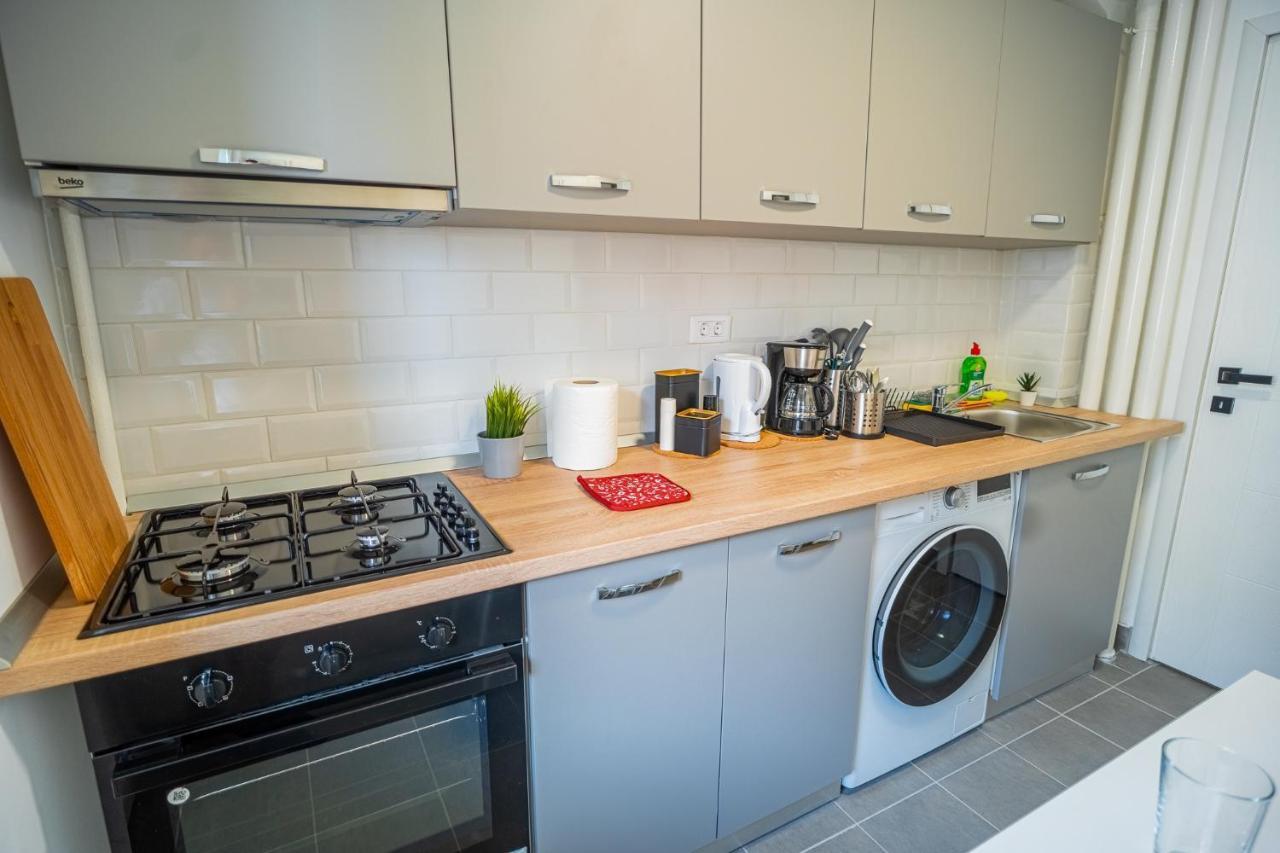 Refreshingly Chic: Newly Renovated 2Br Apartment Бухарест Екстер'єр фото