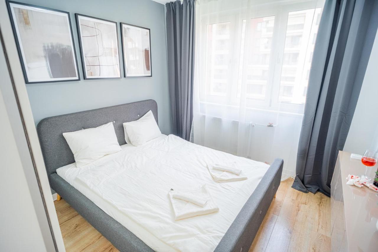 Refreshingly Chic: Newly Renovated 2Br Apartment Бухарест Екстер'єр фото